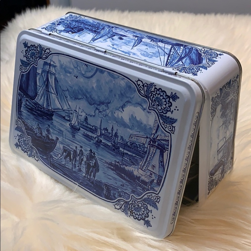 Dutch cookie tin or tea tin.